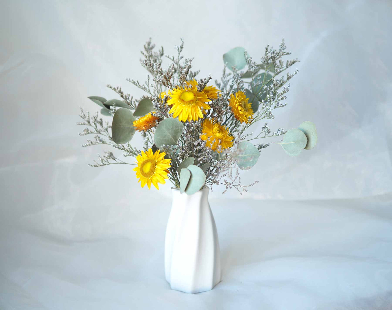 THALIA – dried yellow strawflowers in a white ceramic vase