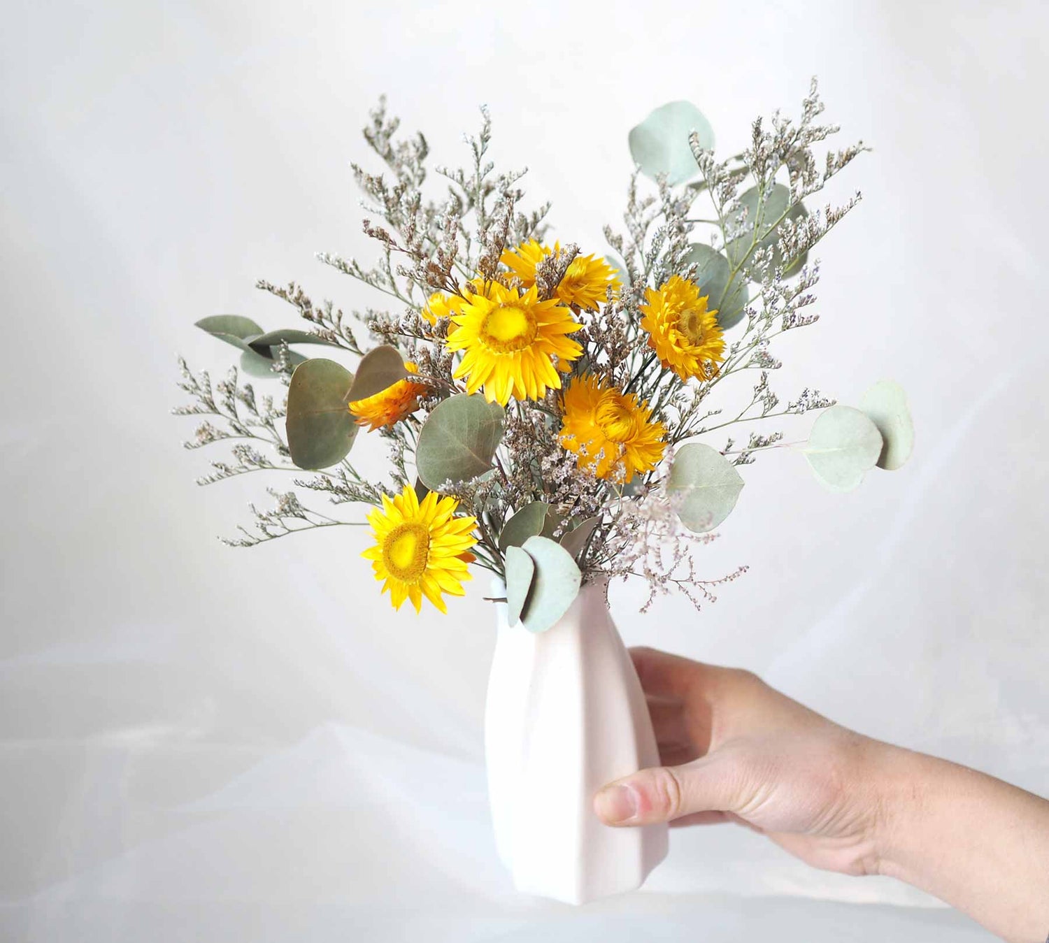 THALIA – dried yellow strawflowers in a white ceramic vase