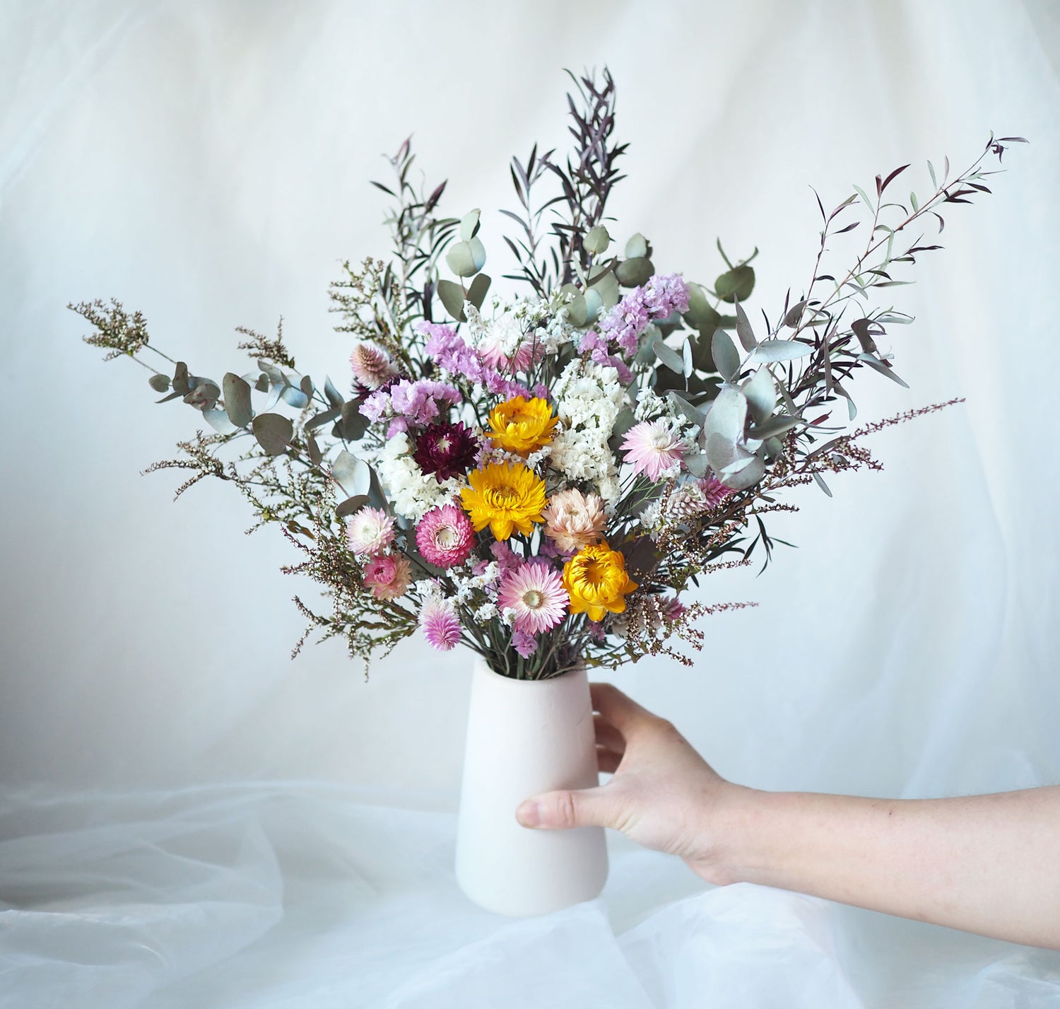 ELLIE – colourful dried flowers in a tall white ceramic vase