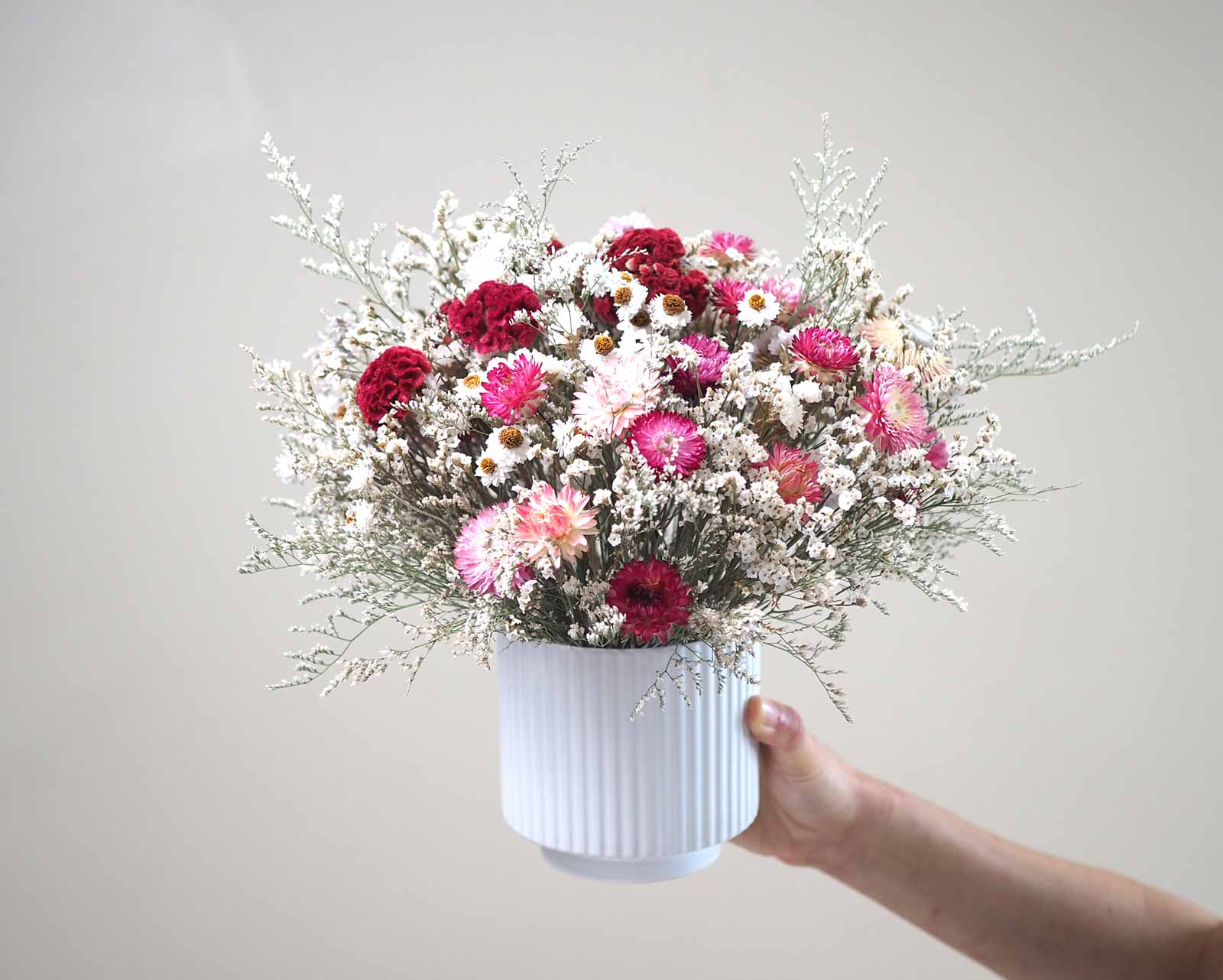 CLARA – white and pink dried flowers in a white ceramic vase12
