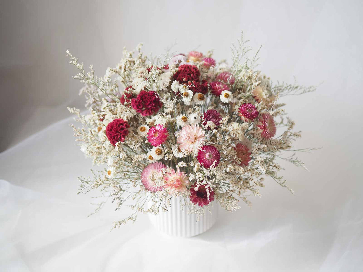 CLARA – white and pink dried flowers in a white ceramic vase 13