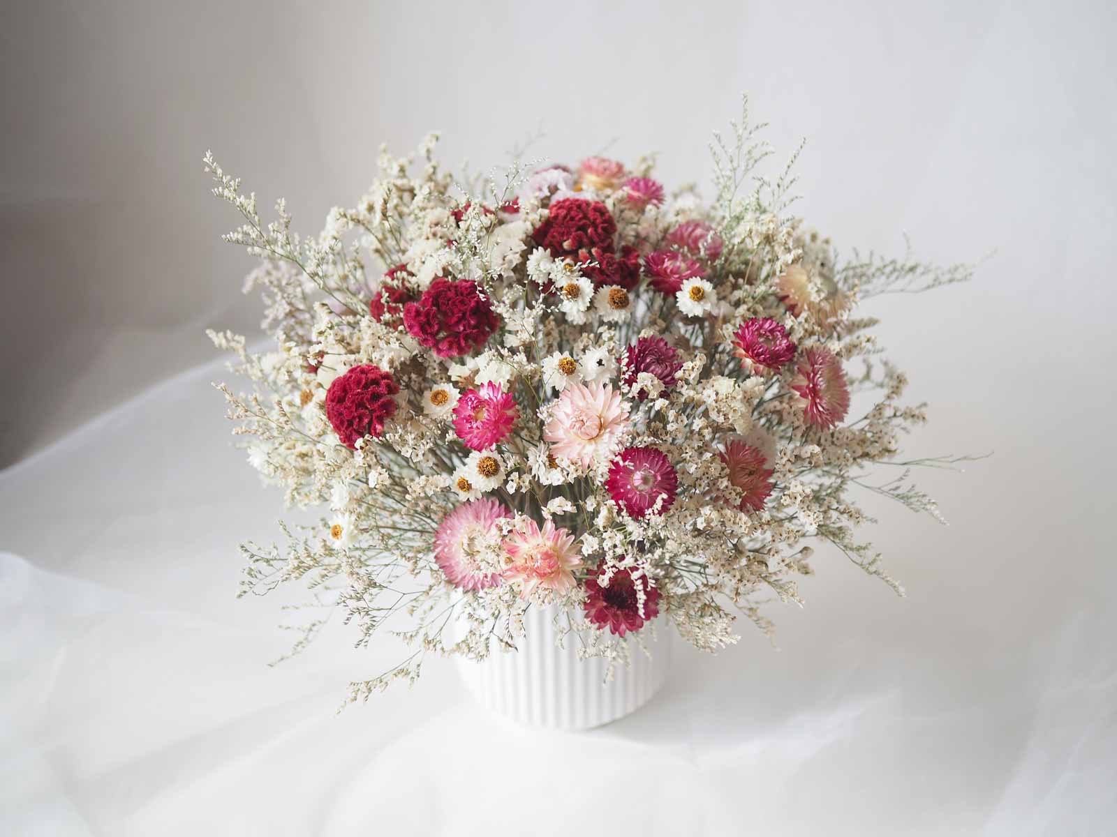 CLARA – white and pink dried flowers in a white ceramic vase 13
