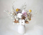 HERA – dried flowers in a white speckled vase2
