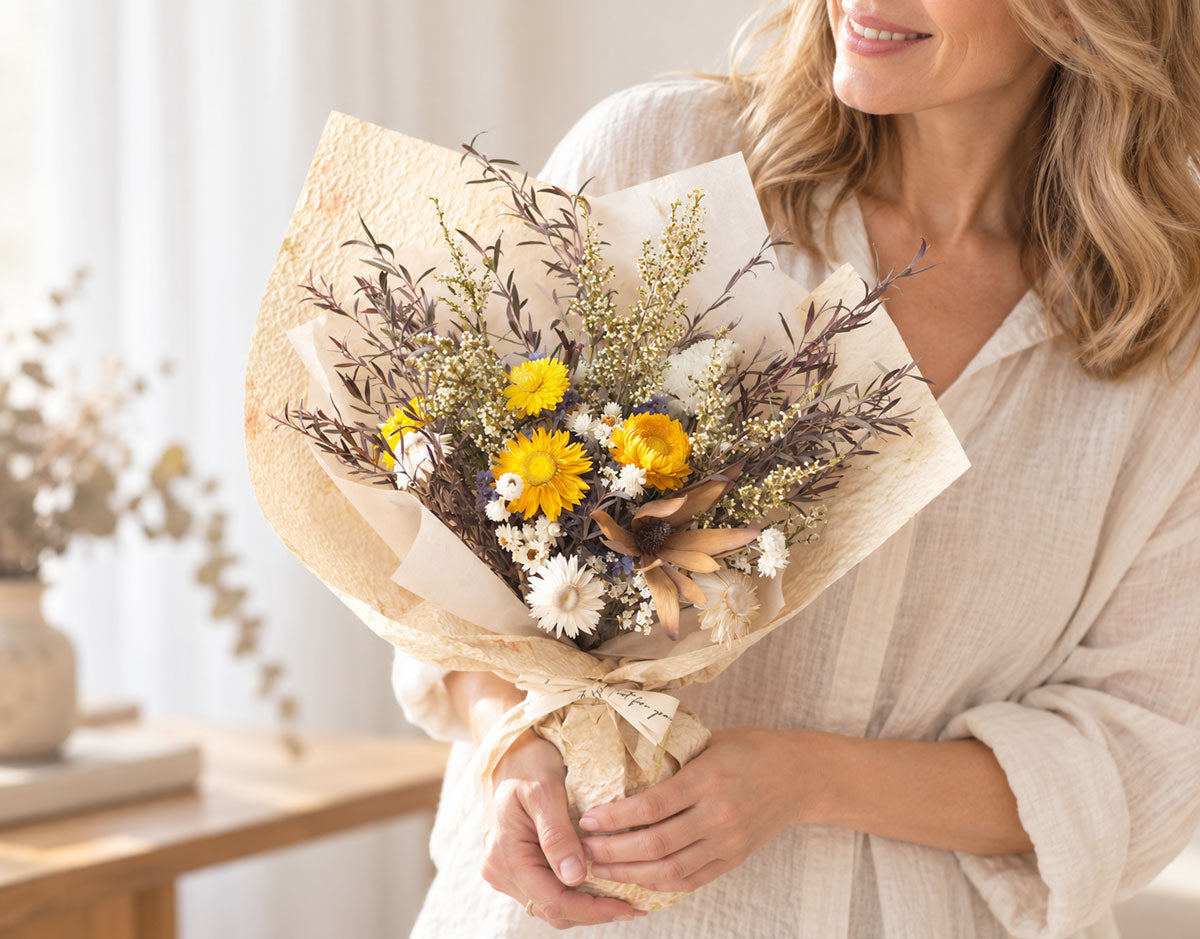 ISA - self-standing dried flower bouquet