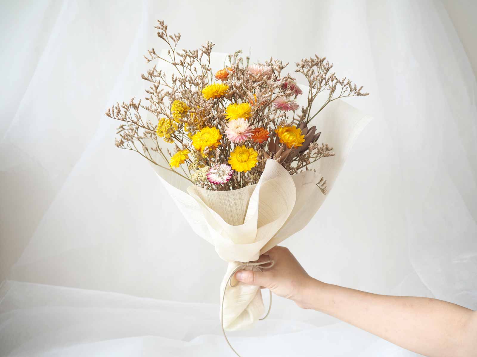 ISA - dried flower bouquet in yellow11