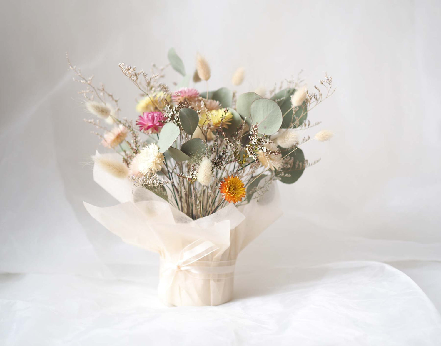 Lemon Dusk – Small Dried Flower Bouquet in Yellow and White