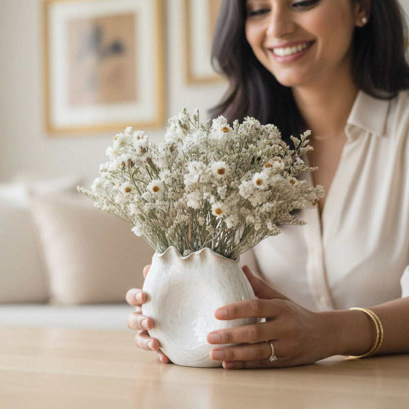 VERONA – dried everlasting paper daisies in a ceramic vase